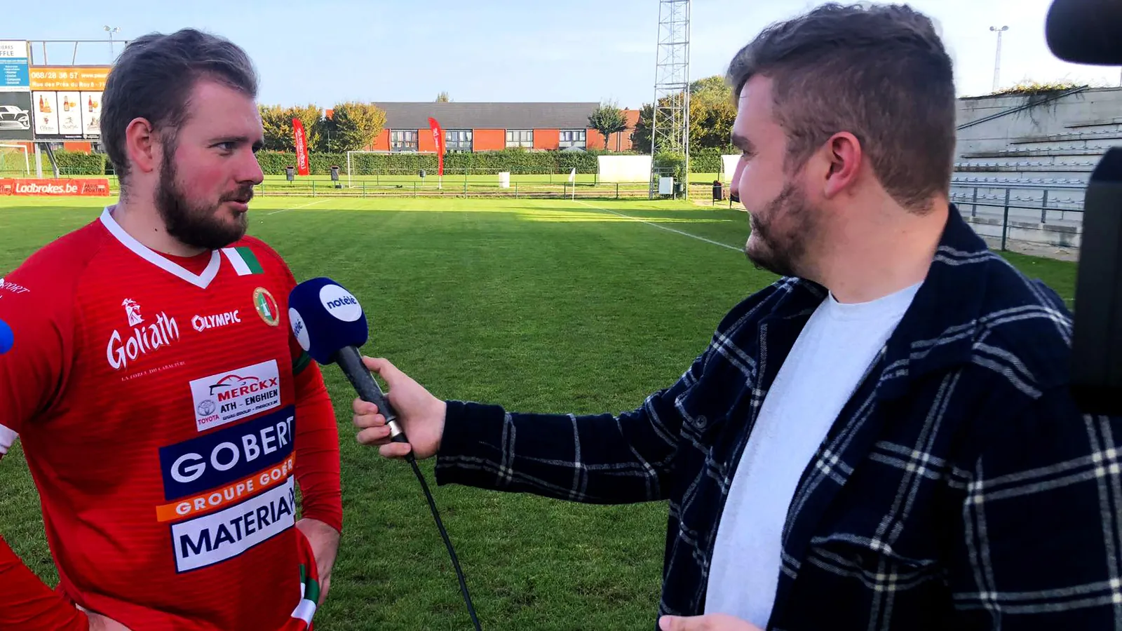 Interview d'après-match d'un footballeur au micro de Notélé